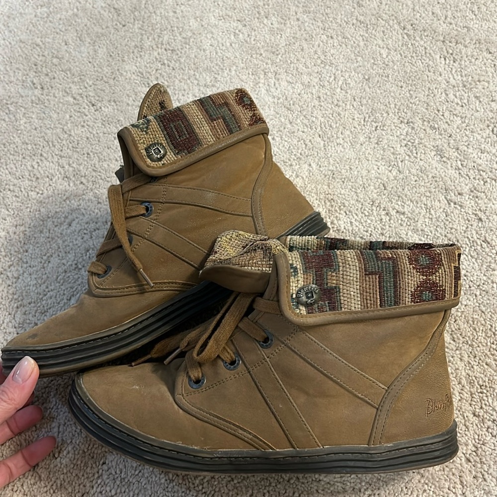 Sued moccasin sneaker